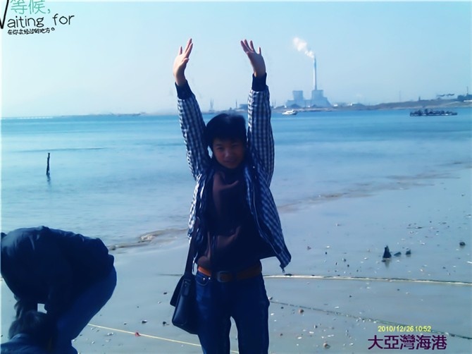 和同宿舍的工友第一次见到大海（大亚湾）