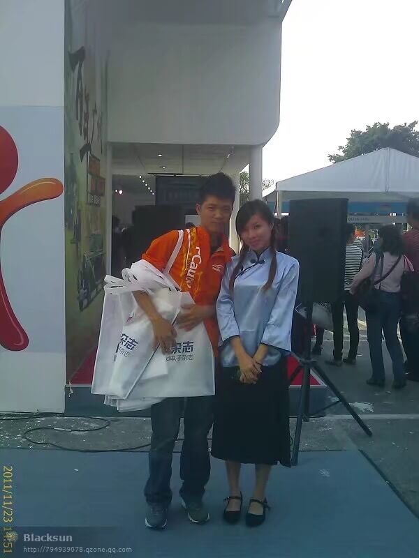 某次车展给 “汽车之家” 发传单